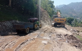 दार्चुलाको अम्तोलीमा सडक पुगेपछि स्थानीयबासी खुसी 